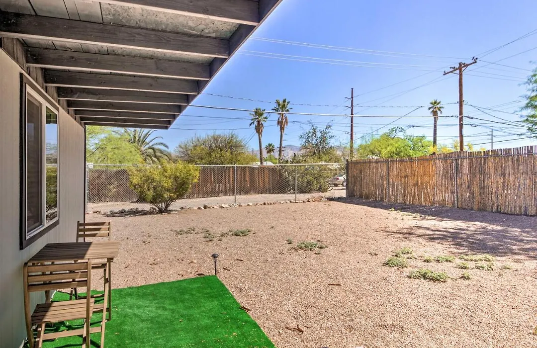 Quaint Tucson Studio Work-From-Home Friendly-1