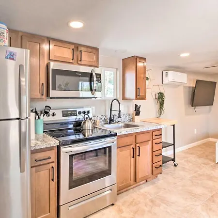 Quaint Tucson Studio Work-From-Home Friendly-2