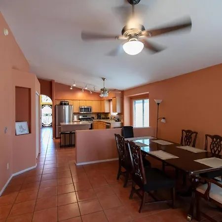 Botanical Garden 4-Bedroom Villa With Free Parking-2