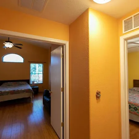 Botanical Garden 4-Bedroom Villa With Free Parking-3